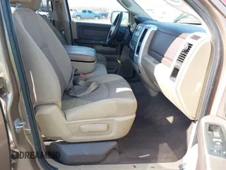 2010 Dodge 1500 SLT z VIN 1D7RV1CT7AS229291, wystawiony jako IAAI lot #41566144 z przebiegiem 130 639 mil mil oraz . Historia ofert i sprzedaży dostępna na DreamBid. Obrazek 5.