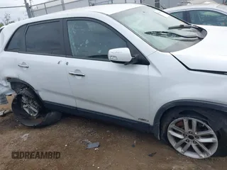 2014 Kia Sorento LX with VIN 5XYKTCA62EG500604, listed as a IAAI auction lot 40404770 with 1 mi miles. Bid and sale history available at carsss.com. Image 12.