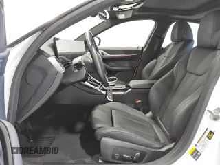 2024 BMW i4 eDrive40 z VIN WBY73AW04RFT37296, wystawiony jako Copart lot #55534975 z przebiegiem 18 786 mil mil oraz Czysty tytuł • Clean title. Historia ofert i sprzedaży dostępna na DreamBid. Obrazek 7.