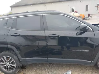 2017 Jeep Compass Latitude with VIN 3C4NJDBB7HT640200, listed as a IAAI auction lot 41963507 with 113,328 mi miles and . Bid and sale history available at carsss.com. Image 13.