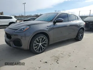 2023 Maserati Grecale Modena z VIN ZN682AVM8P7434729, wystawiony jako Copart lot #88773195 z przebiegiem Nie podano mil oraz Szkody całkowita. Historia ofert i sprzedaży dostępna na DreamBid. Obrazek 1.