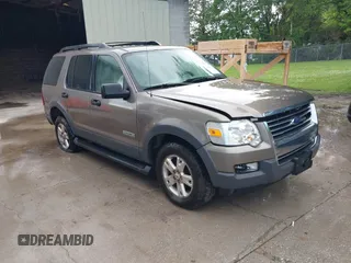 2006 Ford Explorer XLT z VIN 1FMEU73E26UA99282, wystawiony jako IAAI lot #42256777 z przebiegiem 191 640 mil mil oraz . Historia ofert i sprzedaży dostępna na DreamBid. Obrazek 1.