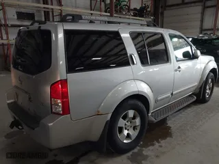 2005 Nissan Pathfinder LE with VIN 5N1AR18W65C701894, listed as a IAAI auction lot 41835924 with 175,623 mi miles. Bid and sale history available at carsss.com. Image 4.