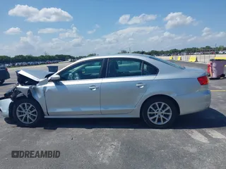 2013 Volkswagen Jetta SE с VIN 3VWDP7AJ6DM376487, выставлен на аукционе IAAI как лот 42362475 с пробегом 124 324 миль миль и . История ставок и продаж доступна на DreamBid. Изображение 14.