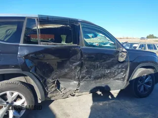 2019 Volkswagen Atlas SE with VIN 1V2LR2CAXKC566024, listed as a IAAI auction lot 41296531 with 106,175 mi miles and . Bid and sale history available at DreamBid. Image 6.