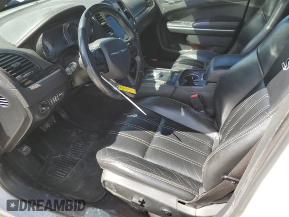 2019 Chrysler 300 S z VIN 2C3CCABG5KH539446, wystawiony jako Copart lot #51157275 z przebiegiem 164 346 mil mil oraz Szkoda całkowita • Salvage title. Historia ofert i sprzedaży dostępna na DreamBid. Obrazek 7.