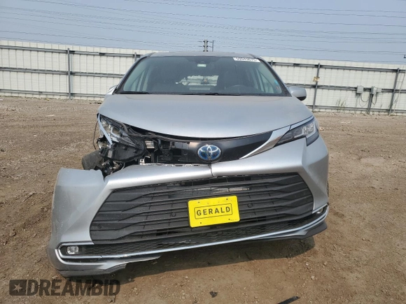 2022 Toyota Sienna XLE with VIN 5TDYRKEC0NS128511, listed as a Copart auction lot 59043675 with 57,573 mi miles and Salvage title. Bid and sale history available at DreamBid. Image 5.