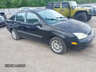 2007 Ford Focus S z VIN 1FAFP34N87W204748, wystawiony jako IAAI lot #42176743 z przebiegiem 261 138 mil mil oraz . Historia ofert i sprzedaży dostępna na DreamBid. Obrazek 1.