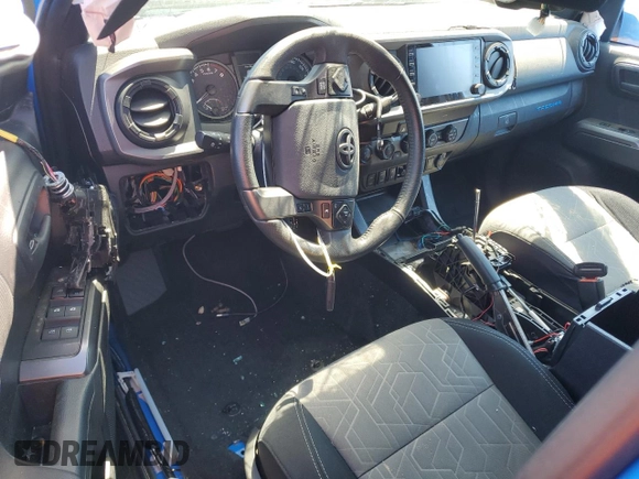 2020 Toyota Tacoma SR5 z VIN 3TMCZ5AN6LM310164, wystawiony jako Copart lot #47098995 z przebiegiem 18 285 mil mil oraz Szkoda całkowita • Salvage title. Historia ofert i sprzedaży dostępna na DreamBid. Obrazek 8.
