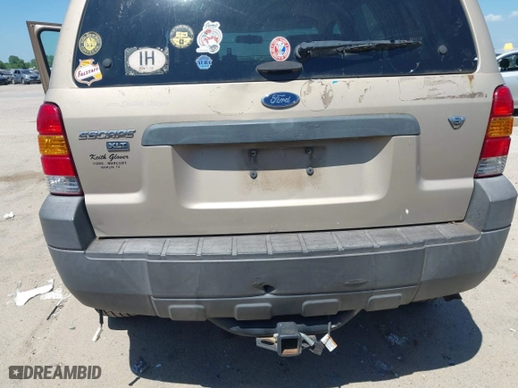 2007 Ford Escape XLT with VIN 1FMYU03147KA19656, listed as a IAAI auction lot 42106323 with 121,515 mi miles. Bid and sale history available at carsss.com. Image 6.