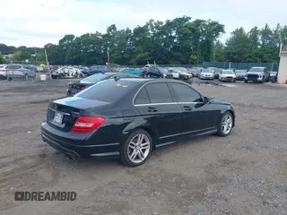 2014 Mercedes-Benz C-Class C 300 Sport with VIN WDDGF8AB5ER318846, listed as a IAAI auction lot 40087045 with 999,999 mi miles. Bid and sale history available at carsss.com. Image 4.