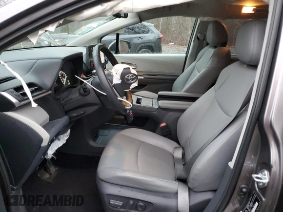 2021 Toyota Sienna XLE with VIN 5TDGSKFC9MS020952, listed as a Copart auction lot 82674544 with 71,333 mi miles and Salvage Title. Bid and sale history available at carsss.com. Image 7.