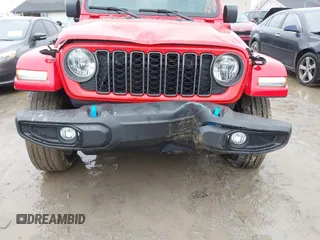 2024 Jeep Wrangler Willys z VIN 1C4RJXN67RW227593, wystawiony jako IAAI lot #41519596 z przebiegiem 7 851 mil mil oraz . Historia ofert i sprzedaży dostępna na DreamBid. Obrazek 6.