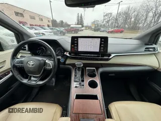 2021 Toyota Sienna XLE z VIN 5TDYRKECXMS068784, wystawiony jako Copart lot #57728635 z przebiegiem 215 072 mil mil oraz Czysty tytuł • Clean title. Historia ofert i sprzedaży dostępna na DreamBid. Obrazek 9.