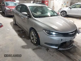 2015 Chrysler 200 S z VIN 1C3CCCBB4FN720602, wystawiony jako IAAI lot #41394048 z przebiegiem 137 706 mil mil oraz . Historia ofert i sprzedaży dostępna na DreamBid. Obrazek 1.
