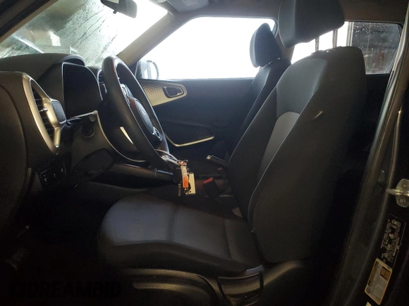 2022 Kia Soul LX with VIN KNDJ23AU1N7821317, listed as a Copart auction lot 86534314 with 57,611 mi miles and Salvage Title. Bid and sale history available at carsss.com. Image 7.