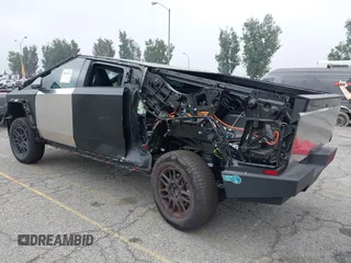 2024 Tesla Cybertruck с VIN 7G2CEHED5RA053441, выставлен на аукционе IAAI как лот 42475220 с пробегом 8 671 миль миль и . История ставок и продаж доступна на DreamBid. Изображение 3.