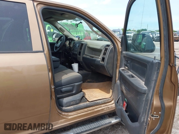 2012 Ram 2500 ST z VIN 3C6UD5CLXCG272362, wystawiony jako IAAI lot #42216175 z przebiegiem 217 984 mil mil oraz . Historia ofert i sprzedaży dostępna na DreamBid. Obrazek 5.
