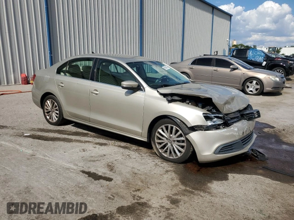 2013 Volkswagen Jetta SE with VIN 3VWDX7AJ9DM232772, listed as a Copart auction lot 61648835 with 158,291 mi miles and Salvage title. Bid and sale history available at DreamBid. Image 4.