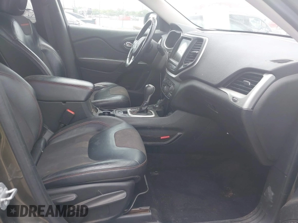 2014 Jeep Cherokee Trailhawk z VIN 1C4PJMBBXEW232210, wystawiony jako IAAI lot #42143917 z przebiegiem 113 603 mil mil oraz . Historia ofert i sprzedaży dostępna na DreamBid. Obrazek 5.