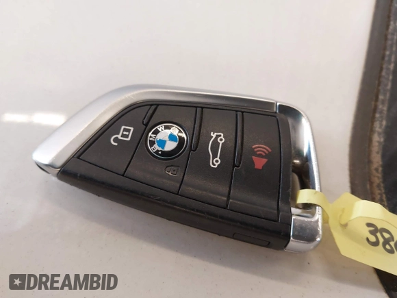 2015 BMW X5 xDrive50i z VIN 5UXKR6C56F0J76986, wystawiony jako IAAI lot #42079106 z przebiegiem 96 220 mil mil oraz . Historia ofert i sprzedaży dostępna na DreamBid. Obrazek 11.