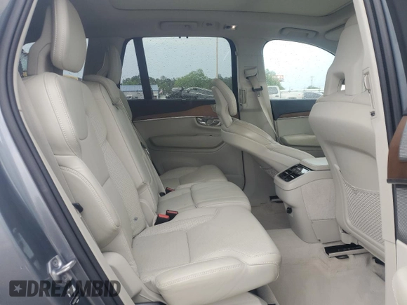 2016 Volvo XC90 T6 Inscription z VIN YV4A22PL1G1000777, wystawiony jako Copart lot #56509945 z przebiegiem 64 985 mil mil oraz Czysty tytuł • Clean title. Historia ofert i sprzedaży dostępna na DreamBid. Obrazek 11.