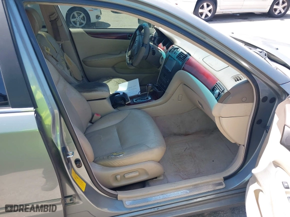 2002 Lexus ES 300 with VIN JTHBF30G320085116, listed as a IAAI auction lot 42015660 with 285,292 mi miles. Bid and sale history available at carsss.com. Image 5.