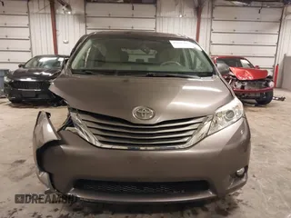 2013 Toyota Sienna XLE AAS z VIN 5TDYK3DC6DS386235, wystawiony jako IAAI lot #42191706 z przebiegiem 144 328 mil mil oraz . Historia ofert i sprzedaży dostępna na DreamBid. Obrazek 13.
