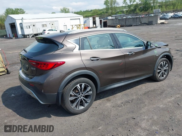 2018 Infiniti QX30 Premium z VIN SJKCH5CR0JA051889, wystawiony jako IAAI lot #42234392 z przebiegiem 104 095 mil mil oraz . Historia ofert i sprzedaży dostępna na DreamBid. Obrazek 4.