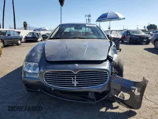 2006 Maserati Quattroporte z VIN ZAMCE39A960023356, wystawiony jako Copart lot #76954384 z przebiegiem 76 185 mil mil oraz Szkody całkowita. Historia ofert i sprzedaży dostępna na DreamBid. Obrazek 5.