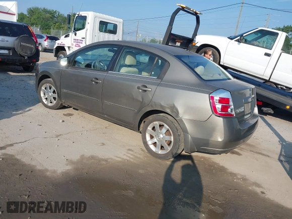 2008 Nissan Sentra S z VIN 3N1AB61E38L626610, wystawiony jako IAAI lot #42650176 z przebiegiem 184 562 mil mil oraz . Historia ofert i sprzedaży dostępna na DreamBid. Obrazek 3.