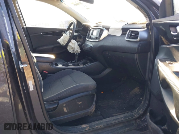 2016 Kia Sorento LX with VIN 5XYPGDA32GG158824, listed as a IAAI auction lot 38800051 with 82,195 mi miles. Bid and sale history available at carsss.com. Image 5.