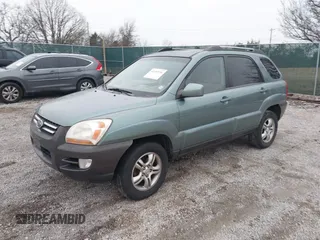 2005 Kia Sportage LX with VIN KNDJF723957038800, listed as a IAAI auction lot 41497596 with 122,189 mi miles and . Bid and sale history available at carsss.com. Image 2.