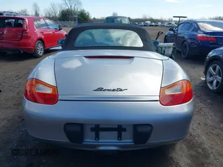 1999 Porsche Boxster z VIN WP0CA2989XU627152, wystawiony jako IAAI lot #41805432 z przebiegiem 112 380 mil mil oraz . Historia ofert i sprzedaży dostępna na DreamBid. Obrazek 16.