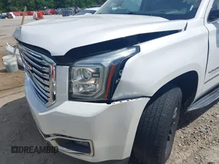 2017 GMC Yukon XL SLT z VIN 1GKS2GKC5HR160468, wystawiony jako IAAI lot #42166908 z przebiegiem 131 469 mil mil oraz . Historia ofert i sprzedaży dostępna na DreamBid. Obrazek 18.