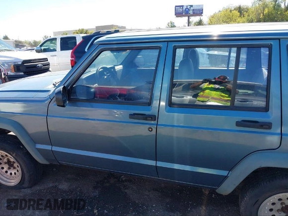 1998 Jeep Cherokee SE с VIN 1J4FT28S3WL282431, выставлен на аукционе IAAI как лот 41668470 с пробегом 203 932 миль миль и . История ставок и продаж доступна на DreamBid. Изображение 15.