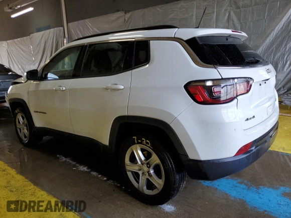 2023 Jeep Compass Latitude z VIN 3C4NJDBN8PT552894, wystawiony jako Copart lot #60174955 z przebiegiem 49 356 mil mil oraz Szkoda całkowita • Salvage title. Historia ofert i sprzedaży dostępna na DreamBid. Obrazek 2.