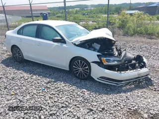 2016 Volkswagen Jetta Sport z VIN 3VWD17AJ3GM343582, wystawiony jako IAAI lot #42406300 z przebiegiem 48 057 mil mil oraz . Historia ofert i sprzedaży dostępna na DreamBid. Obrazek 1.