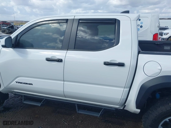 2024 Toyota Tacoma 4WD SR5 with VIN 3TYLB5JN8RT041814, listed as a IAAI auction lot 41714709 with 2,818 mi miles. Bid and sale history available at carsss.com. Image 14.