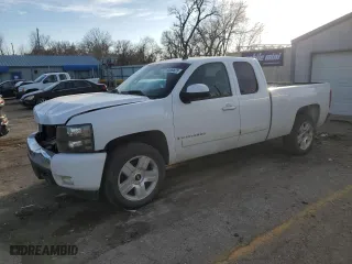 2008 Chevrolet Silverado 1500 LT w/1LT with VIN 2GCEC19J381327958, listed as a Copart auction lot 43563825 with 103,391 mi miles and Salvage Title. Bid and sale history available at carsss.com. Image 1.