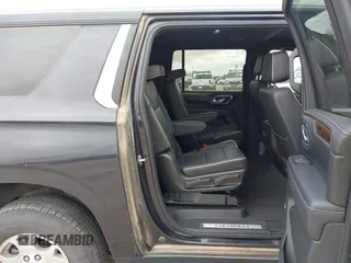 2023 Chevrolet Suburban Premier z VIN 1GNSKFKD2PR266705, wystawiony jako IAAI lot #42578313 z przebiegiem Nie podano mil oraz . Historia ofert i sprzedaży dostępna na DreamBid. Obrazek 8.
