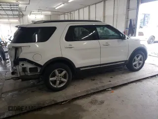 2017 Ford Explorer XLT with VIN 1FM5K8D81HGB68095, listed as a Copart auction lot 53816325 with 118,617 mi miles and Salvage Title. Bid and sale history available at DreamBid. Image 3.
