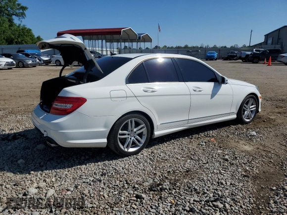 2014 Mercedes-Benz C 300 Sport z VIN WDDGF8AB1EA929598, wystawiony jako Copart lot #57787774 z przebiegiem 115 671 mil mil oraz Szkoda całkowita • Salvage title. Historia ofert i sprzedaży dostępna na DreamBid. Obrazek 3.