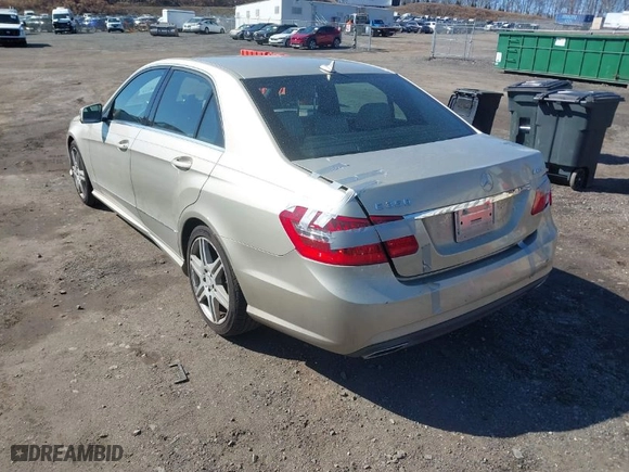 2010 Mercedes-Benz E-Class E 350 Luxury with VIN WDDHF8HB4AA179781, listed as a IAAI auction lot 41709037 with 121,577 mi miles. Bid and sale history available at carsss.com. Image 3.