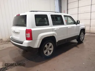 2015 Jeep Patriot High Altitude z VIN 1C4NJRFB2FD197416, wystawiony jako IAAI lot #42382197 z przebiegiem 143 695 mil mil oraz . Historia ofert i sprzedaży dostępna na DreamBid. Obrazek 4.