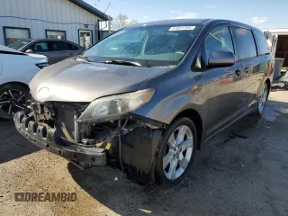 2011 Toyota Sienna SE с VIN 5TDXK3DC4BS125095, выставлен на аукционе Copart как лот 51851705 с пробегом 224 279 миль миль и Списание • Salvage title. История ставок и продаж доступна на DreamBid. Изображение 1.