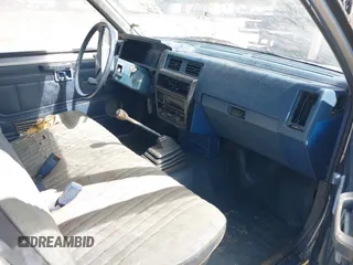1987 Nissan Hardbody z VIN 1N6ND11S0HC379556, wystawiony jako IAAI lot #42064747 z przebiegiem 294 366 mil mil oraz . Historia ofert i sprzedaży dostępna na DreamBid. Obrazek 5.