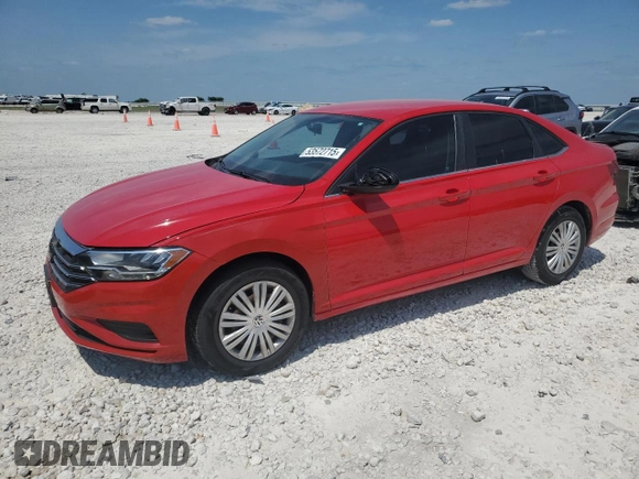 2019 Volkswagen Jetta S z VIN 3VWCB7BU1KM180098, wystawiony jako Copart lot #53572715 z przebiegiem 102 787 mil mil oraz Czysty tytuł • Clean title. Historia ofert i sprzedaży dostępna na DreamBid. Obrazek 1.