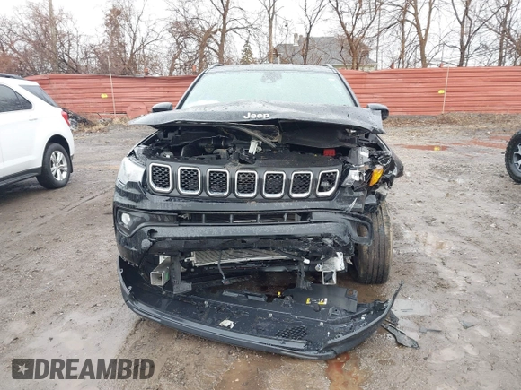2023 Jeep Compass Latitude z VIN 3C4NJDBN4PT538846, wystawiony jako IAAI lot #41692514 z przebiegiem 13 057 mil mil oraz . Historia ofert i sprzedaży dostępna na DreamBid. Obrazek 12.