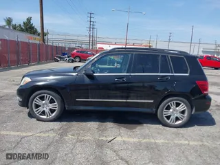 2013 Mercedes-Benz GLK-Class GLK 350 with VIN WDCGG5HB7DG026938, listed as a IAAI auction lot 42096460 with 271,577 mi miles. Bid and sale history available at carsss.com. Image 14.